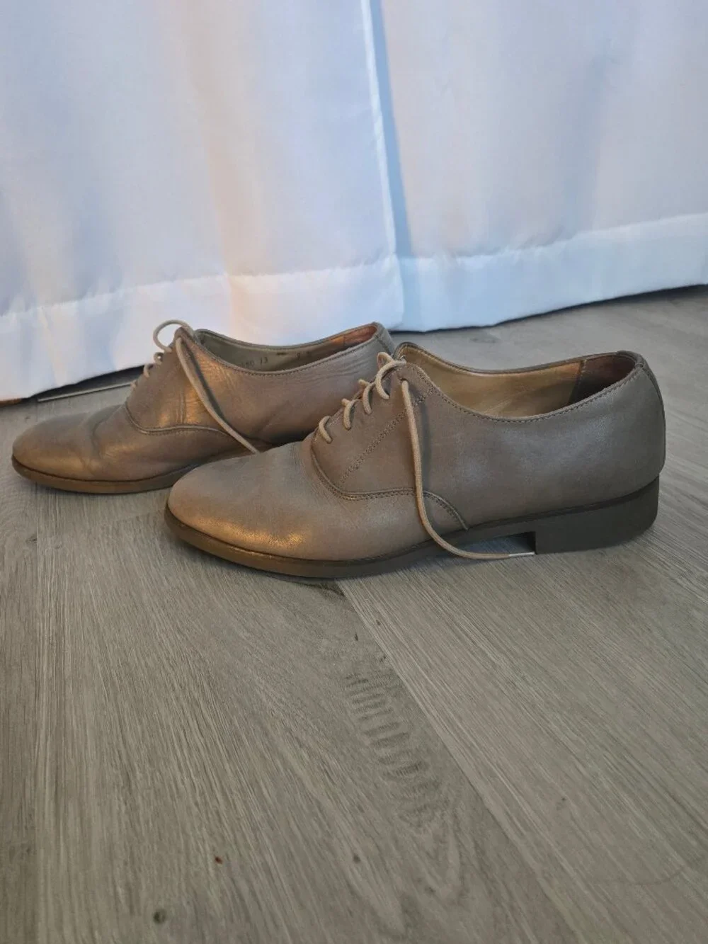 Roots gray leather oxfords